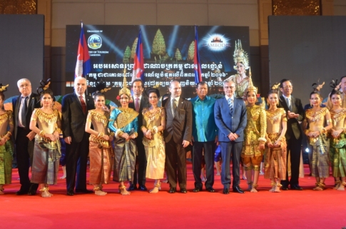 ECTT President Dr. Anton Caragea on the platform of Cambodia-Favorite Cultural Destination takes a photo with Royal Cambodian Ballet